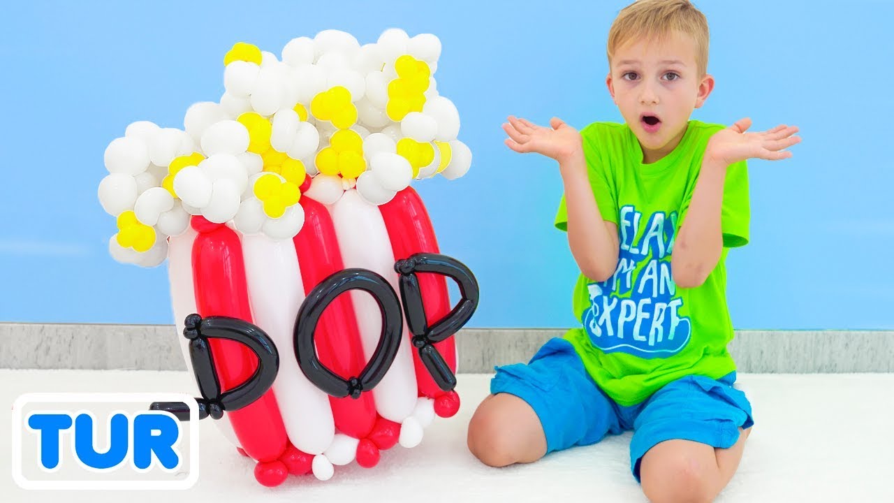 Vlad ve Nikita balondan oyuncaklar yaparak anneleriyle eğleniyor