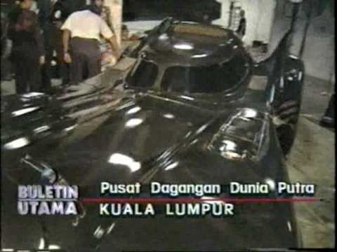 Batman car displayed in malaysia 1992 - YouTube