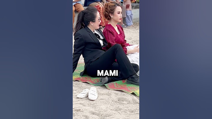 Jadi Patung Di Tengah Pantai!