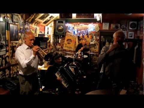 the Steve Pacitto band.."Alexanders' Ragtime Band" bekijken op YouTube