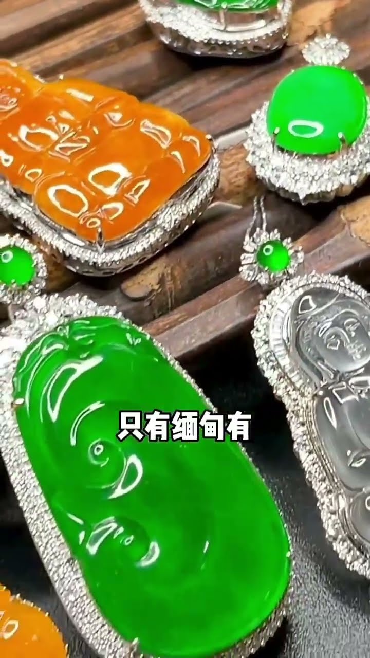Purchase beautiful jadeite bracelets by adding WeChat: acu1008