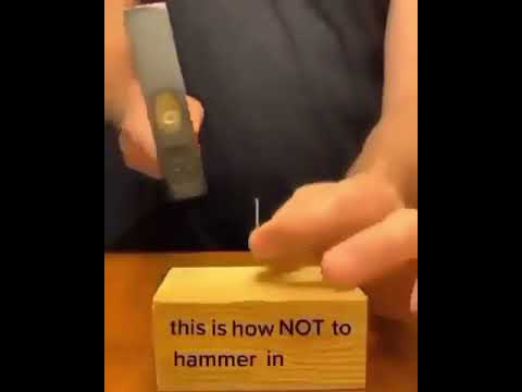 YouTubeでthis is how not to hammer in a nail proper way misses owを視聴 YouTubeでthis is how not to hammer in a nail proper way misses owを視聴