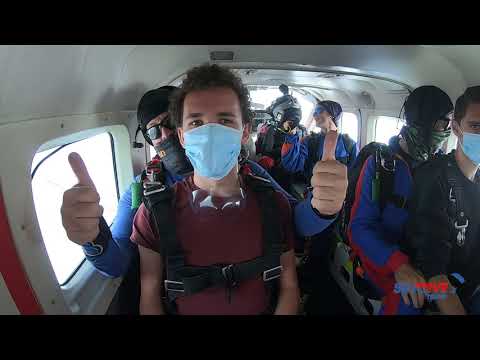 Video: Parachutespringen Vanuit De Ruimte - Matador Network