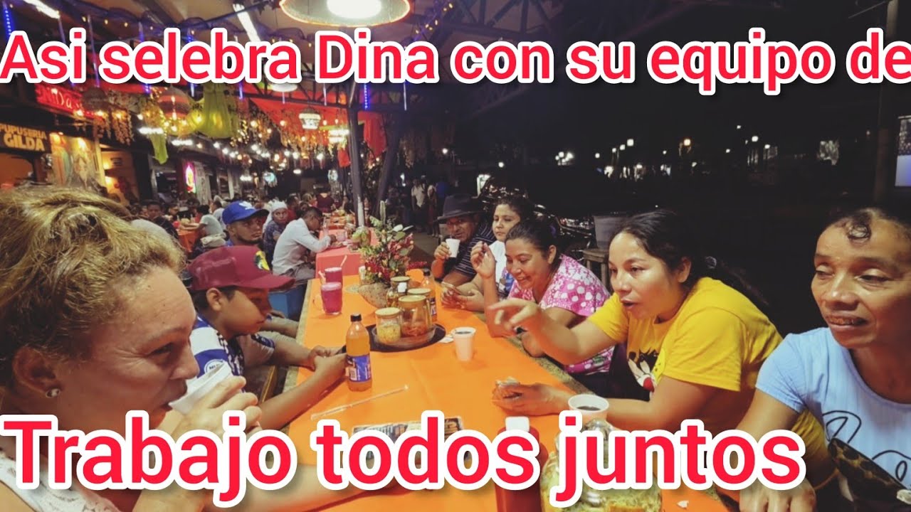 Asi selebra Dina con todo su equipo de trabajo todos juntos😳😱