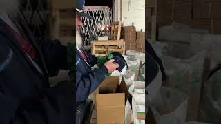 Hooking up our USPS driver with a lil care package 🙌🏼