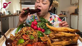 Fried Salmon Belly with Super Spicy Som Tam! | Yainang