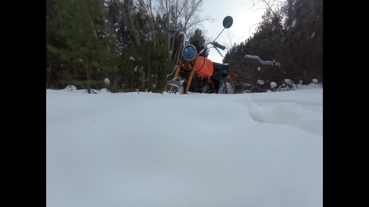 катаюсь на мопеде карпаты зимой