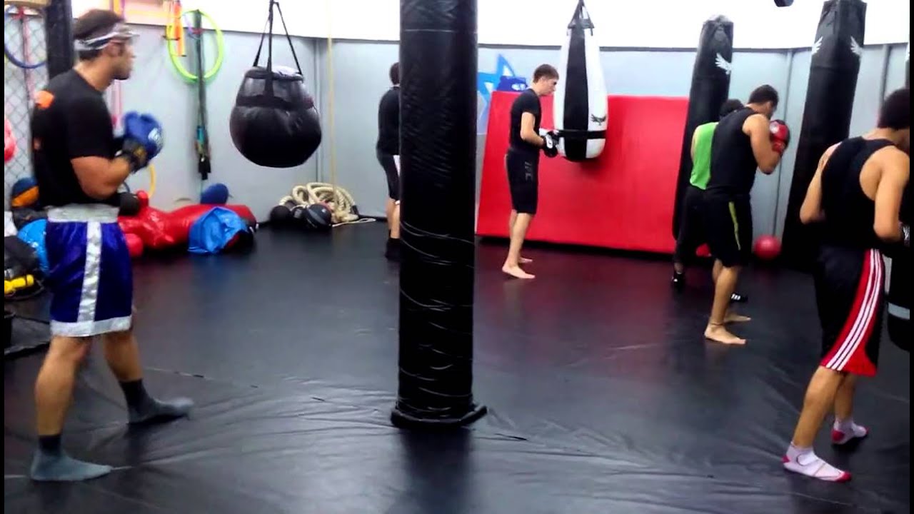 heavy bag drills for beginers YouTube