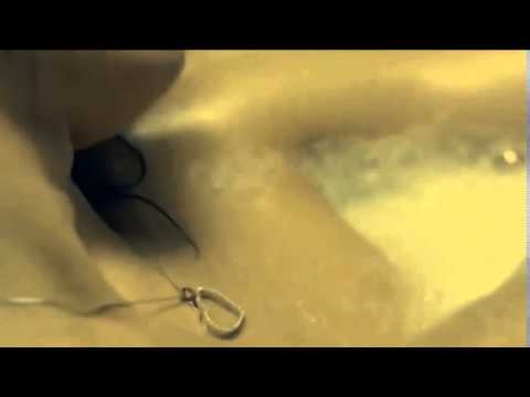 smotret-klip-gde-u-veri-brezhnevoy-vilezla-siska-emochki-v-vannoy