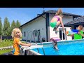 НИКА И СОФИЯ И ИХ РАЗВЛЕЧЕИНЯ В БАССЕЙНЕ. СОФУНЬЯ ШАЛУНЬЯ