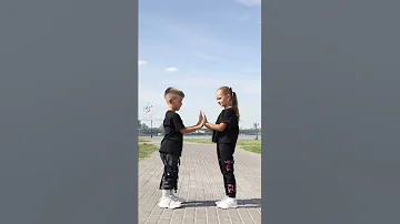 رقص اطفال صغار على اغنية سمببا بالو بيلا 