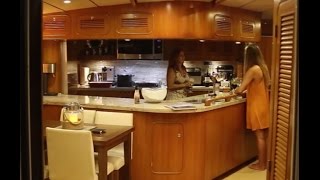 La Vagabonde checks out a Power Yacht! (Sailing La Vagabonde) Ep. 62