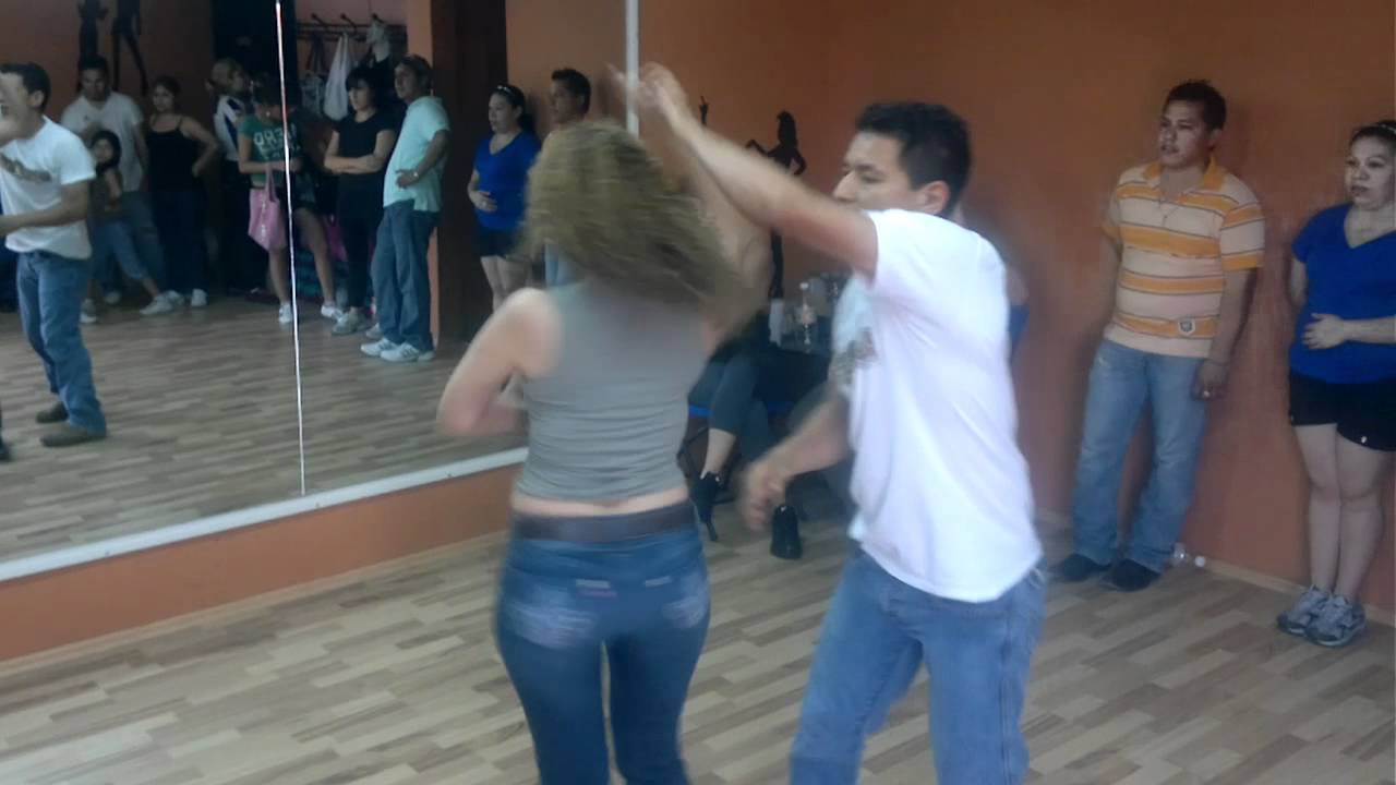 Aprende a bailar cumbia de vueltas ::: facebook : Conexiontejana 8180148536