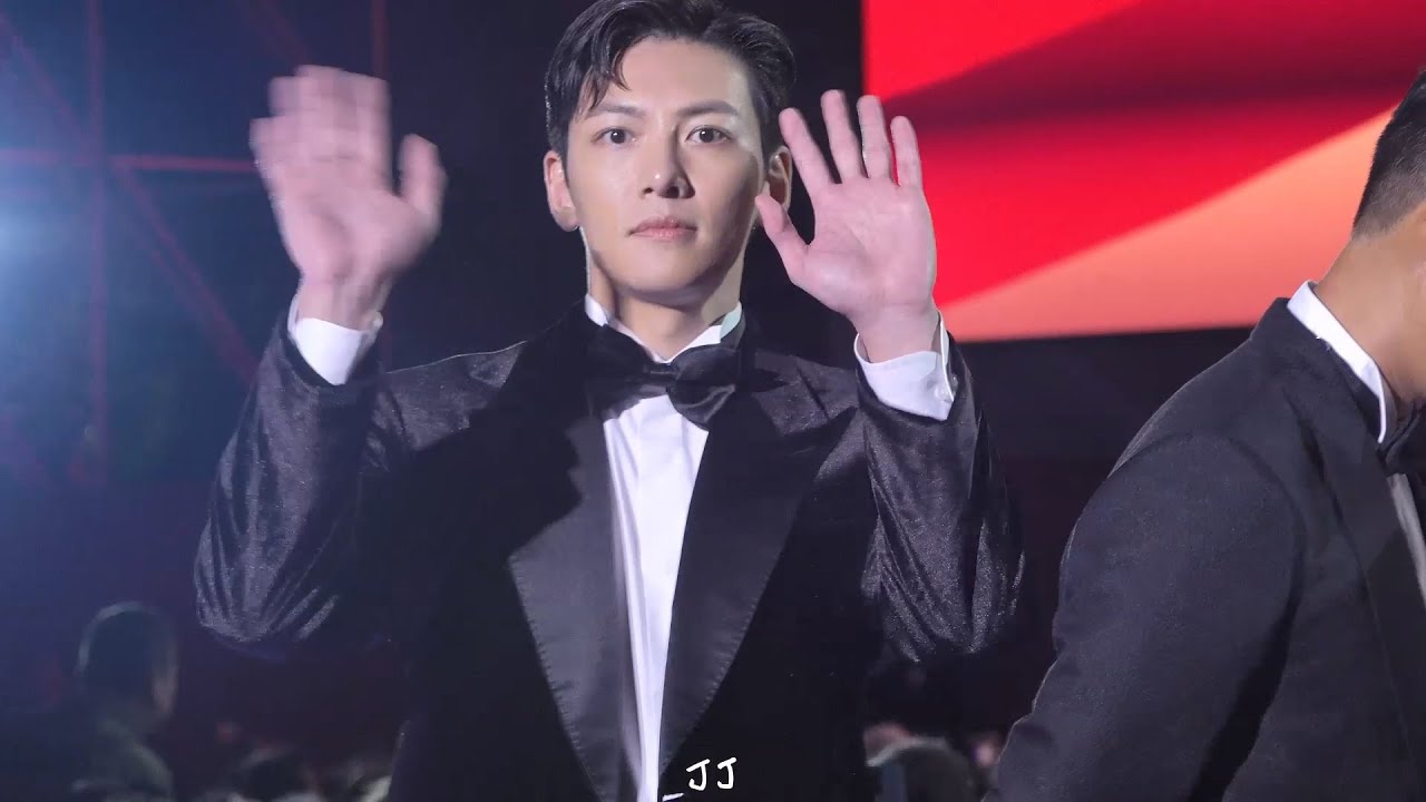 [지창욱] 241002 부산국제영화제 개막식 레드카펫 ✨ 내 눈엔 오빠밖에 안보여