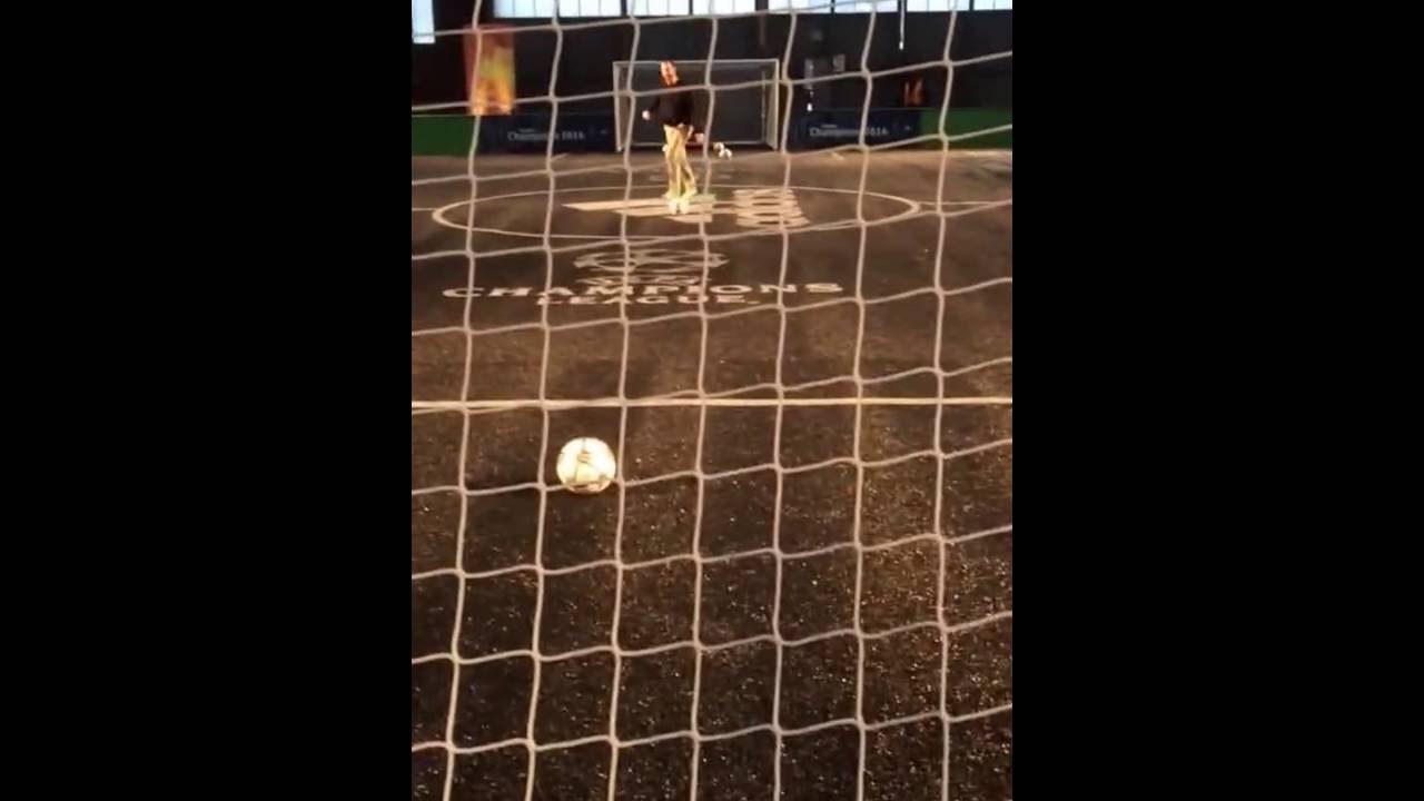 Adidas laceless shoe trial