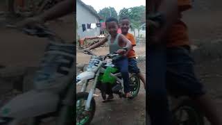 Anak Kecil Naik Motor Cross