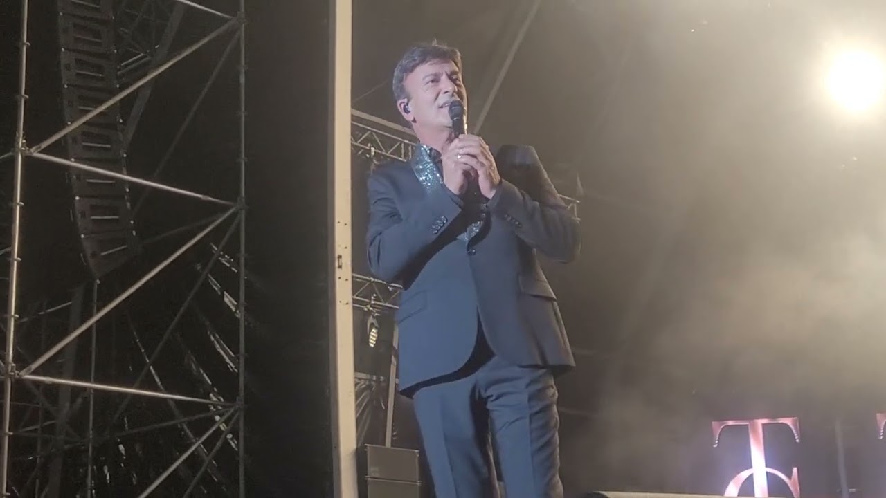 TONY CARREIRA DEIXA PÚBLICO EM ÊXTASE NA EXPOFACIC