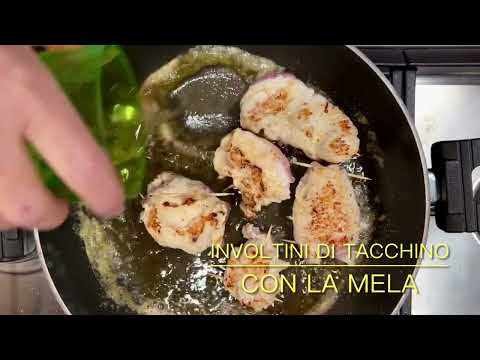 INVOLTINI di TACCHINO con MELA secondo di carne, buono. Ricetta facile e veloce.