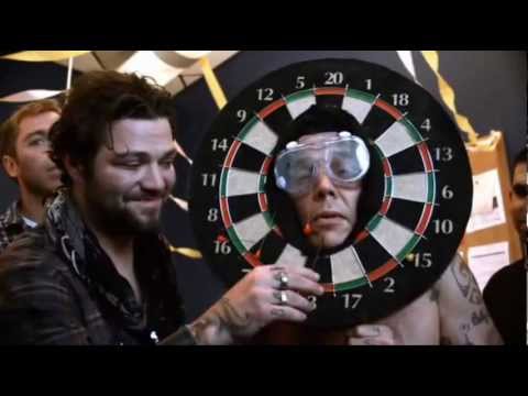 Jackass 3.5 - Fart Darts