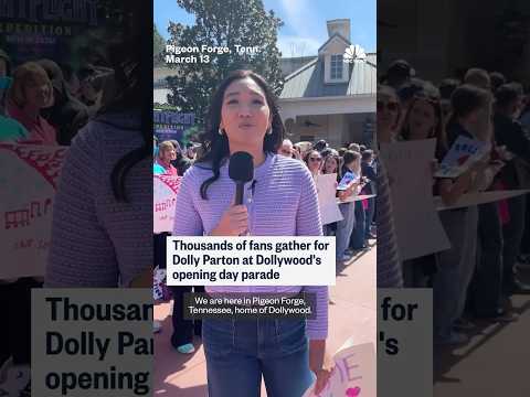 Thousands of fans gather for Dolly Parton at Dollywood's opening day parade