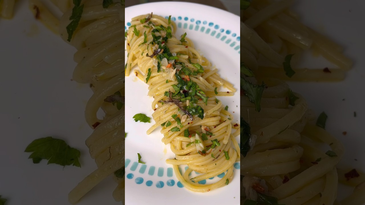⁣Aglio e Olio with fresh anchovies from Ischia, Italy