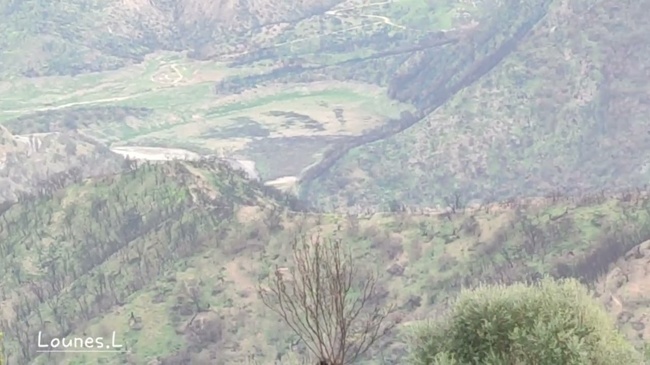 village Taourirt Moussa - Matoub Lounes  Samah thiyi à lahvaviw.