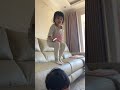 姐姐喝剩下的酸奶 朗朗如获珍宝哈哈哈哈 姐姐喝剩下的酸奶 朗朗如获珍宝哈哈哈哈