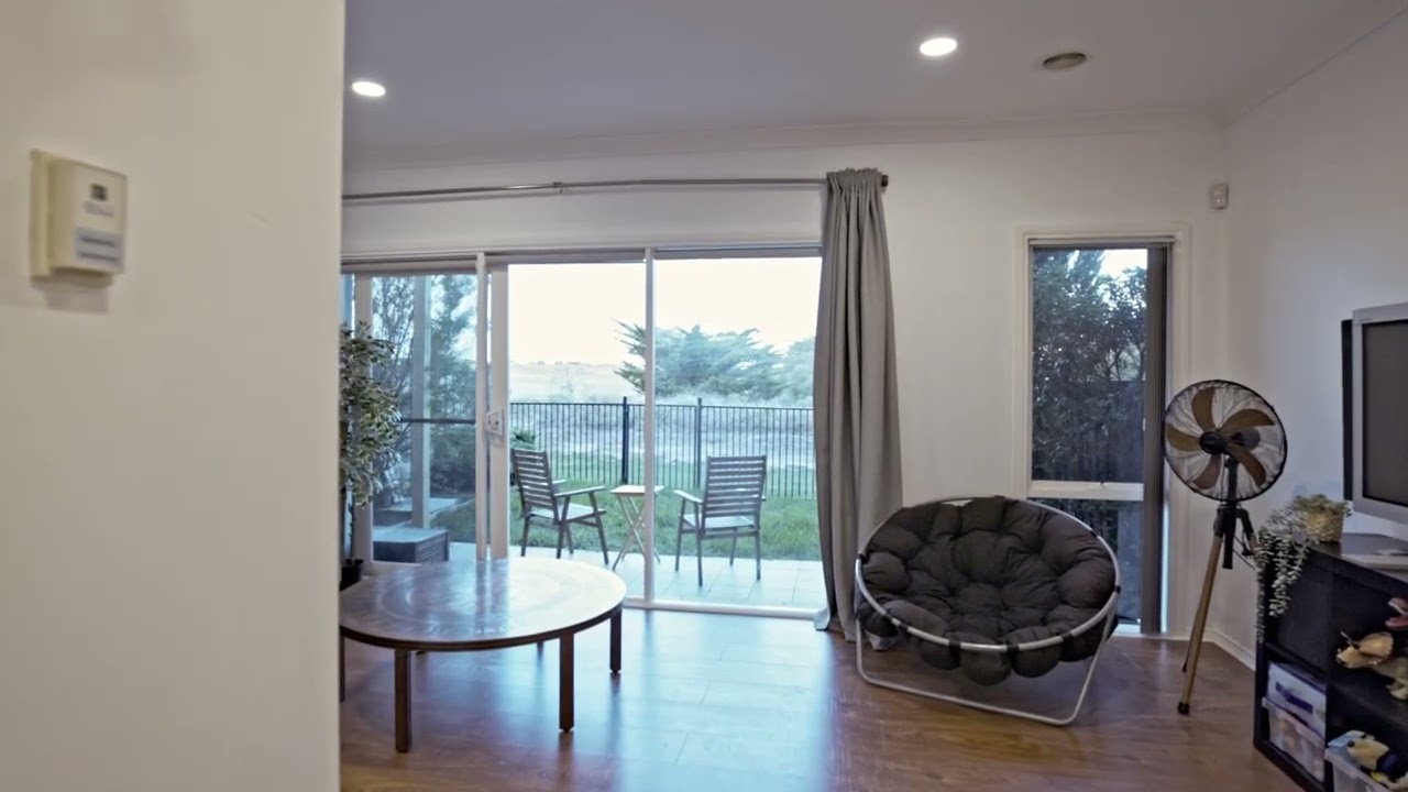 12/1 Greg Norman Drive, Sanctuary Lakes - Barry Plant Point Cook