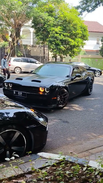 Muscle Car Di Aspal Indonesia #srthellcat #camaro #mustang #hellcat