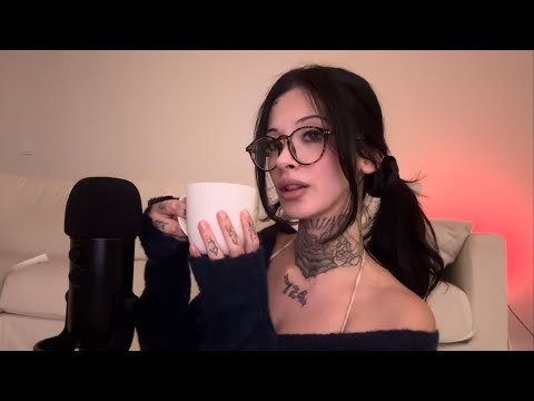 Akasi ASMR kanalı canlı yayında