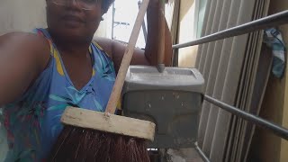 Faxina Do Dia Limpando A Escada E Lavando Roupas