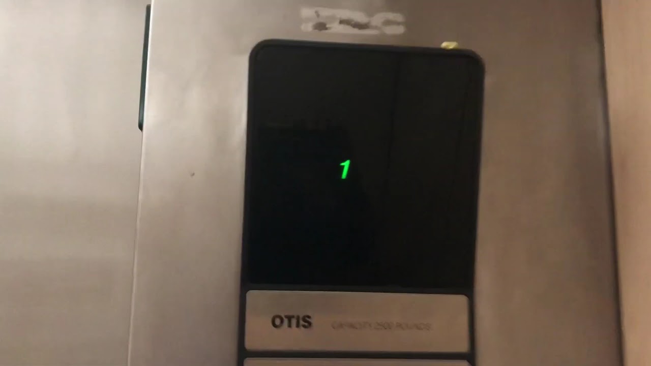 ILLEGAL Otis Hydraulic Elevator Alamo/National Car Rental Ingleside