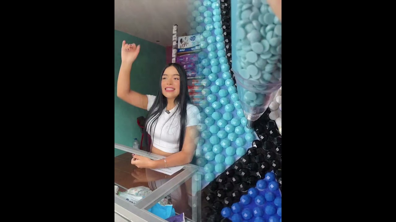 Le compraba todo al hijo de su novia pero para su propia hija no tenía dinero.