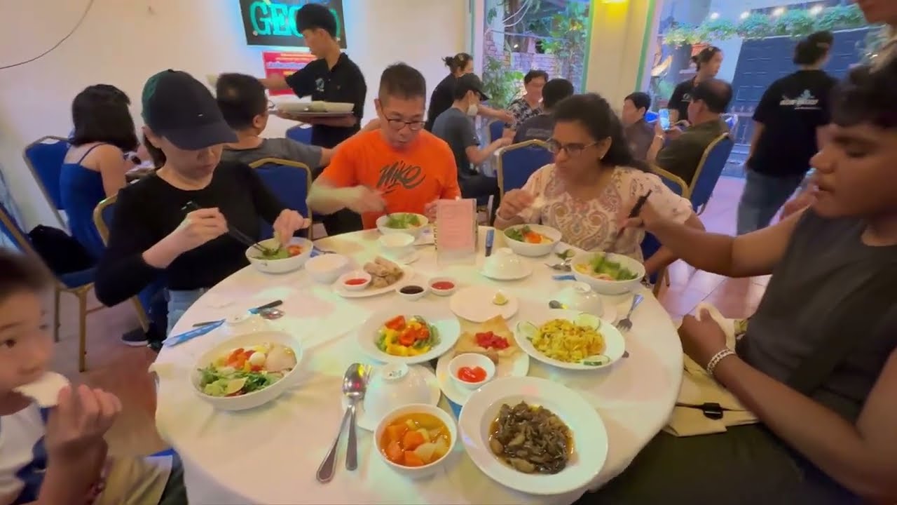 Is this even real? 😍 Most Beautiful City in Vietnam! | Hoi An Lantern Boat Tour | BEST INDIAN FOOD🍃