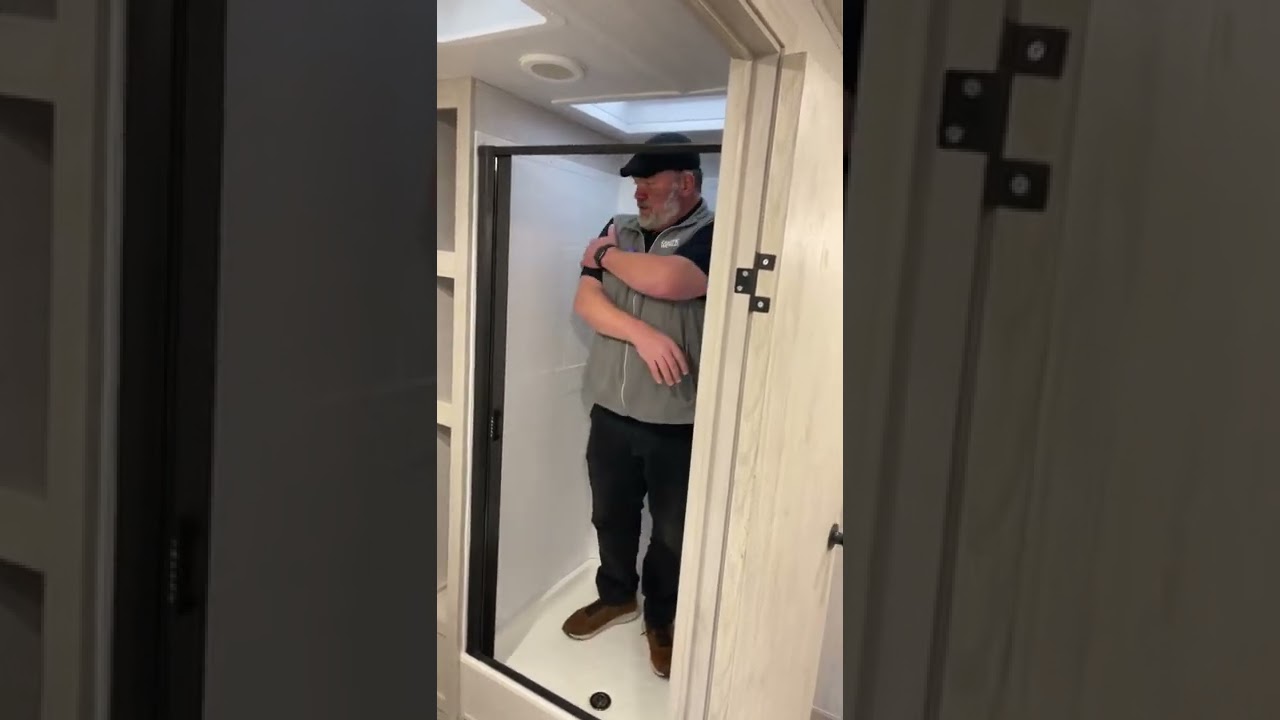 REAR BATH HUGE SPACE! | BATHROOM COMPARISON EAST TO WEST 26KRB