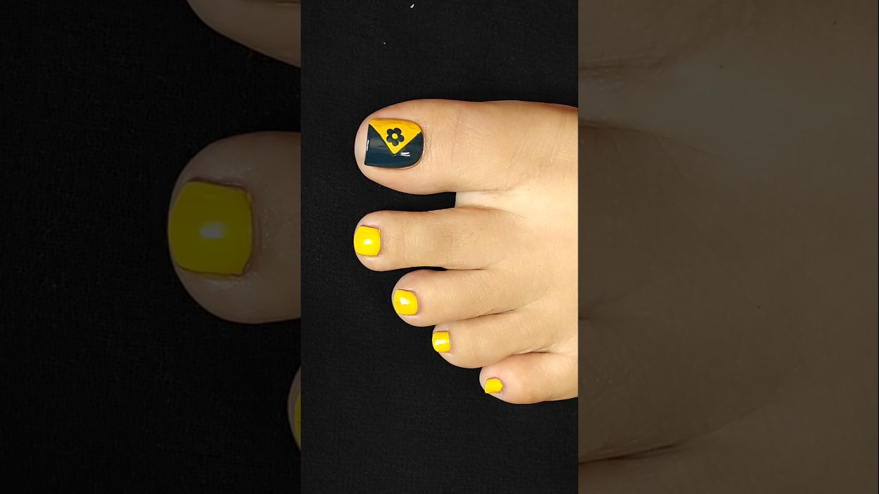 Pretty foot nail art #naildesign #toenailart #feetnail #pedicure #shorts