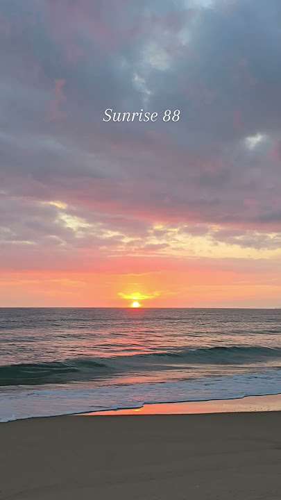 Divine Morning at Mudjimba, Australia | Short Sunrise 88 – Glowing Clouds | UHD, 4K