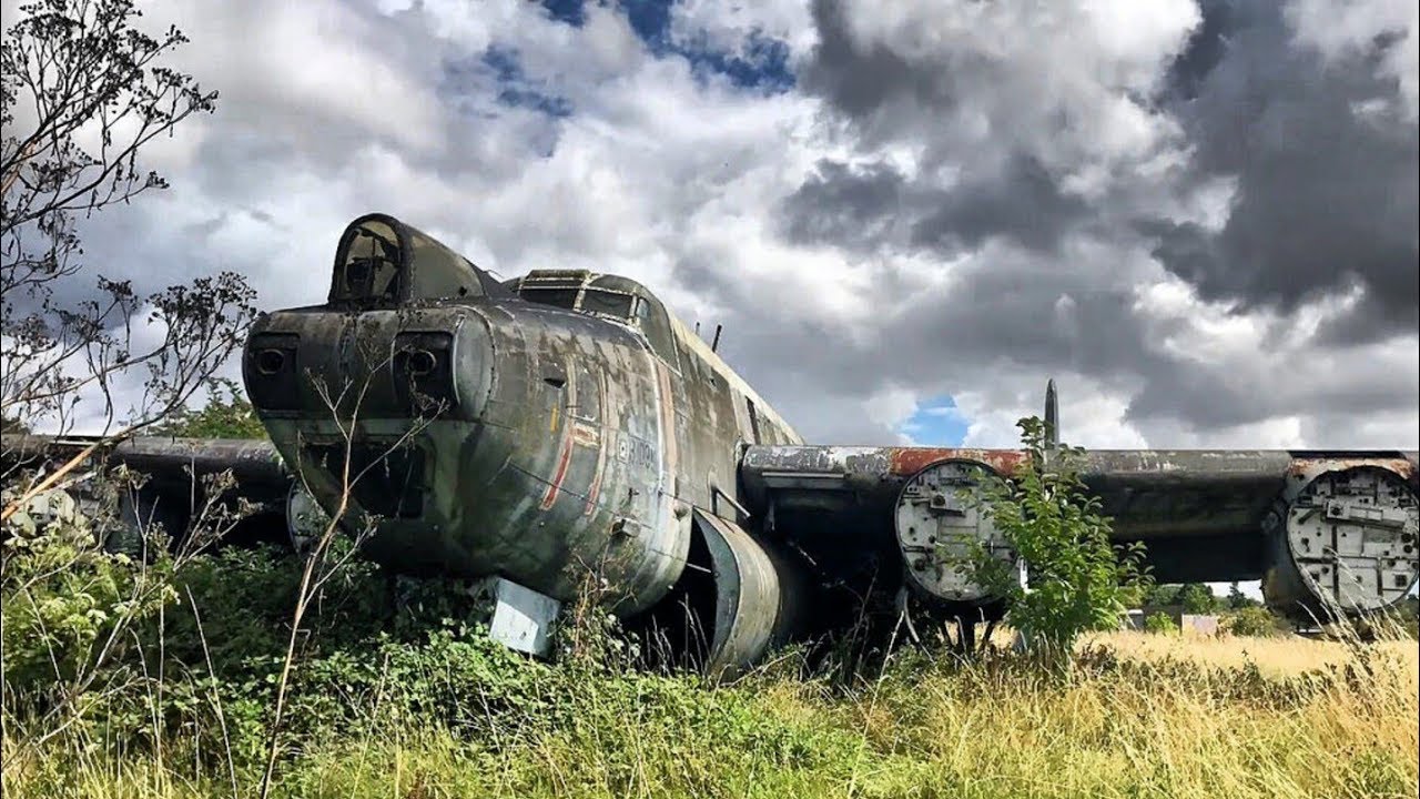 Чем забывают самолеты. Заброшенный самолет ил-76 (abandoned il 76). Заброшенный самолет ил-2. Заброшенный ил 76 в Подмосковье. Заброшенный военный аэродром "Смирных".