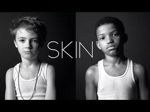 反种族歧视短片《肤色》，把白人的皮肤染黑后，亲儿子都认不出来