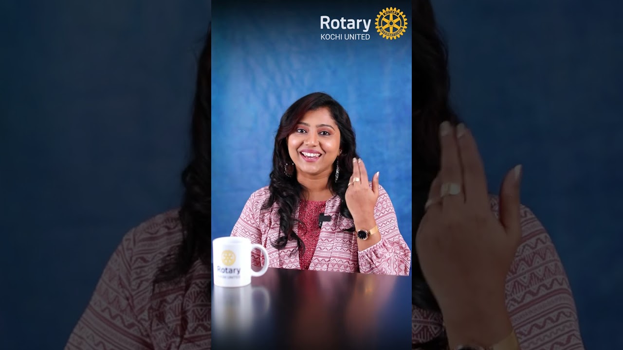 Women in rotary presenting Lakshmi Sinoj