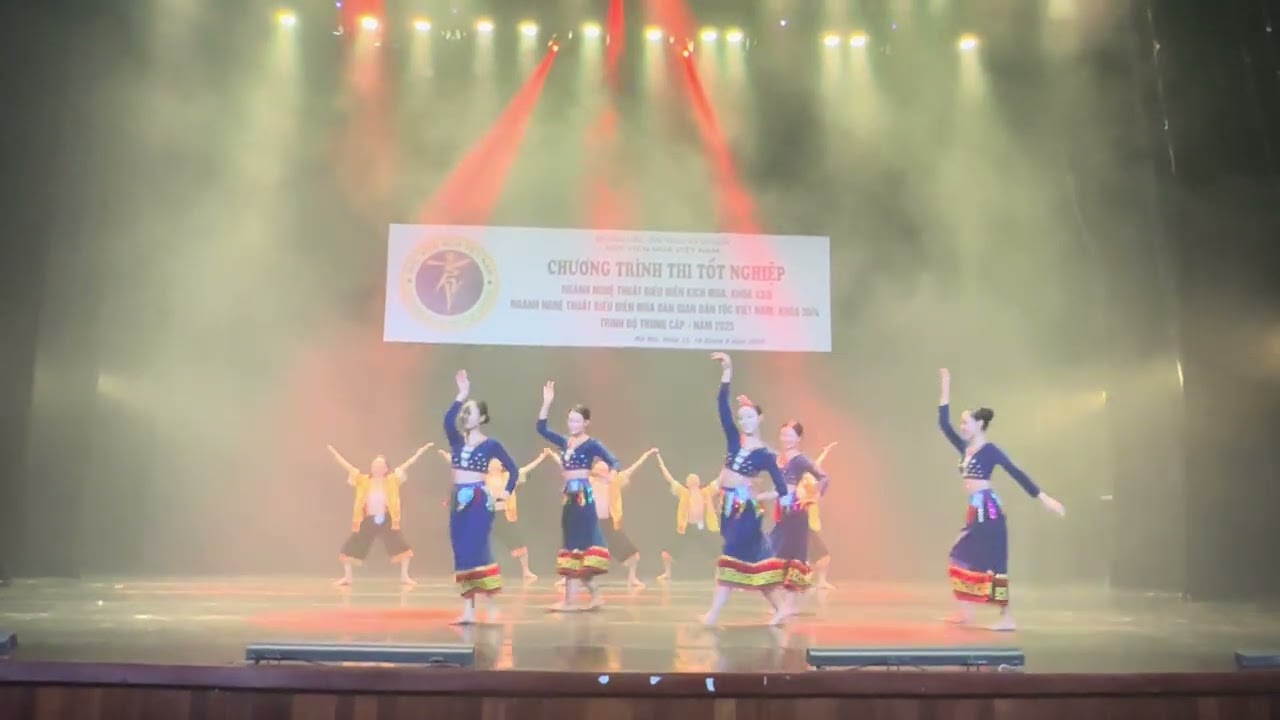 01 Múa Những chàng trai cô gái Khơ Mú