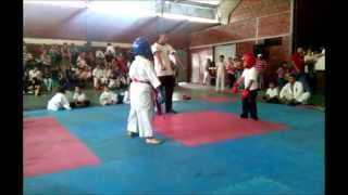 El Karate es auto-control. El Karate es auto-control.