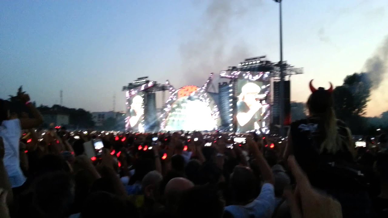 AC/DC - IMOLA 09/07/2015 - Intro + Rock or Bust - YouTube