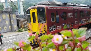 平溪線列車通過 DRC1000 柴油客車