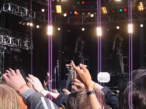 All the young dudes live (clip) - David Bowie - Provinssirock, Finland ...