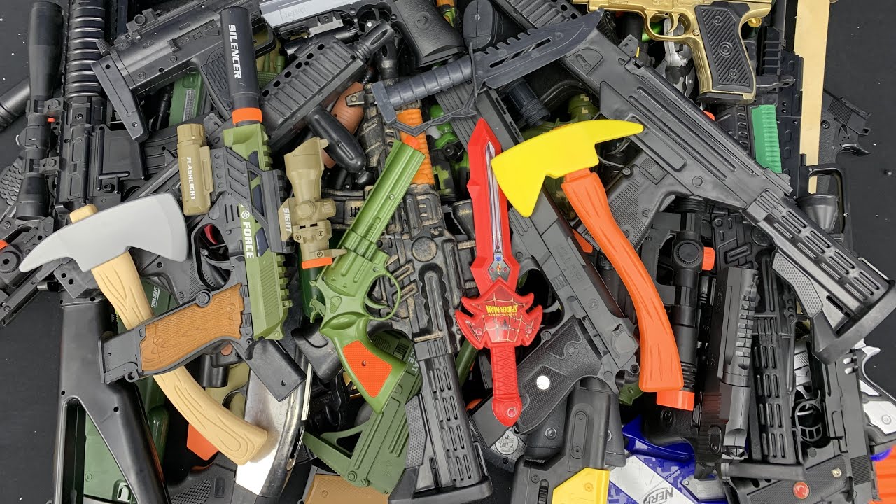 Игрушечное реалистичное опасное оружие, гранатометы, крупнокалиберные пулеметы и оборудование