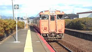 山口線普通列車(山口行き、キハ47系)・湯田温泉駅を発車