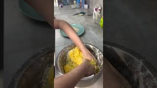 Готовим картофельные драники. Подросток на кухне. #video #подросток #готовимдома #семья #дети #short