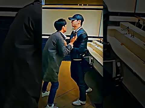 Suho protects Lim Ju-kyung from a bad guy! | Headlights Slowed#shorts#truebeauty#vairal