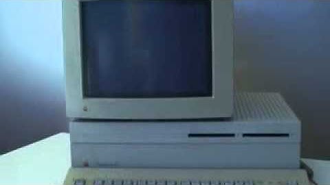 20 years old Macintosh IIx booting up